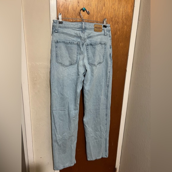 Hollister California Ultra High-Rise Dad Jean
color: light medium wash - Picture 2 of 2